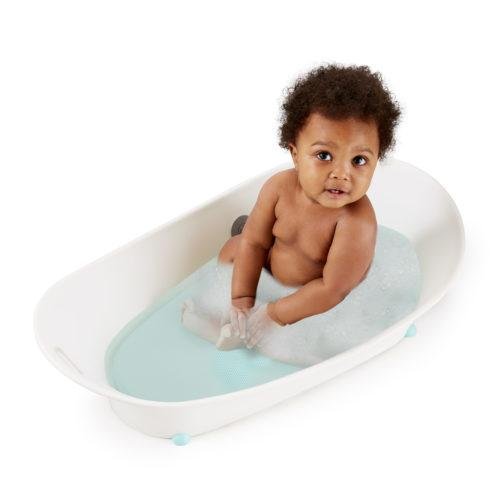 Qué hacer si el bebé no se quiere bañar