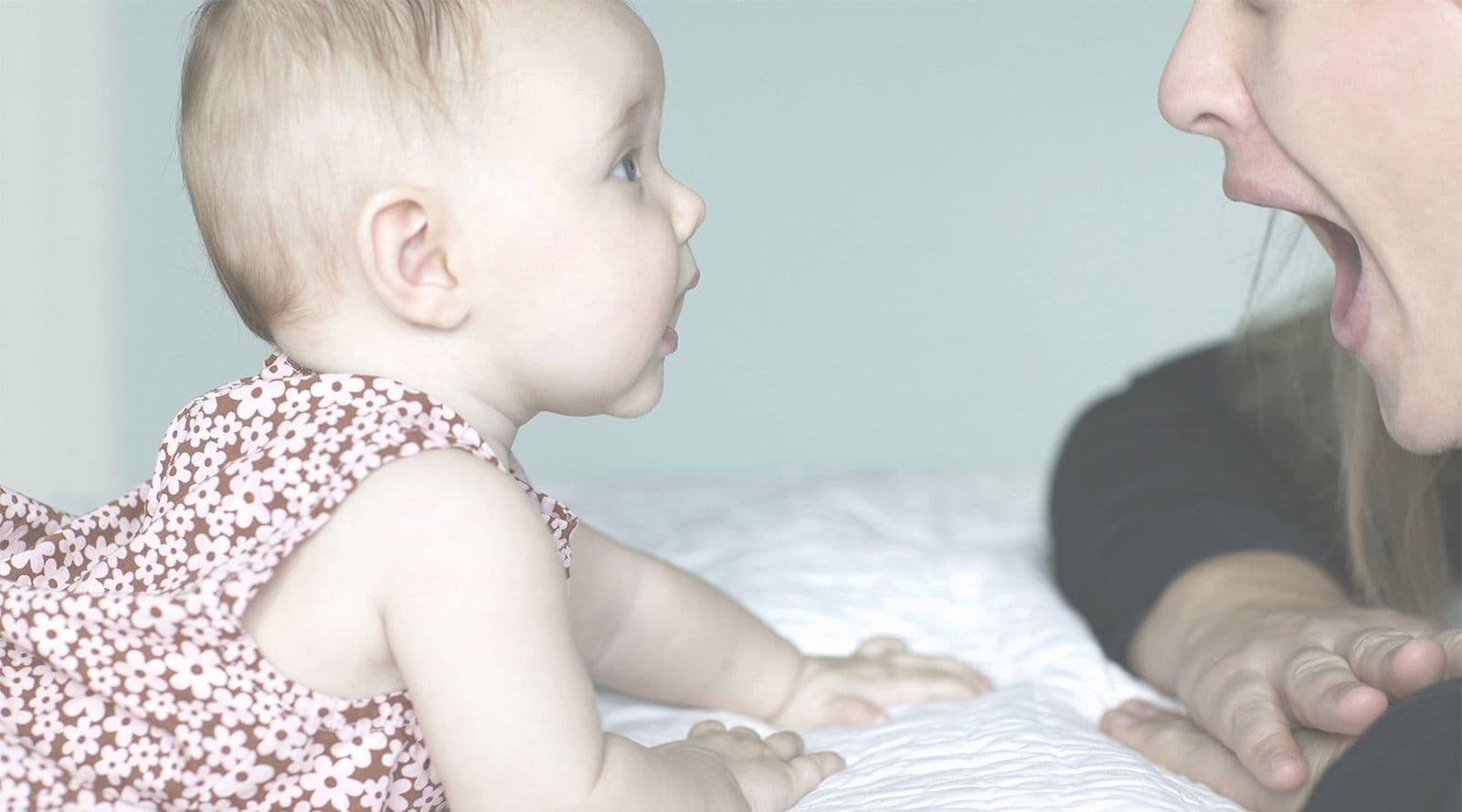 Señales corporales que muestran el interés del bebé por el juego